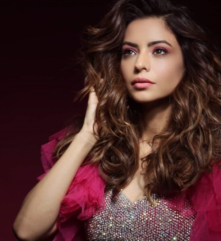 Aamna Sharif Wiki, Bio, Net Worth, Age, Height & Career Facts - Knownalytics