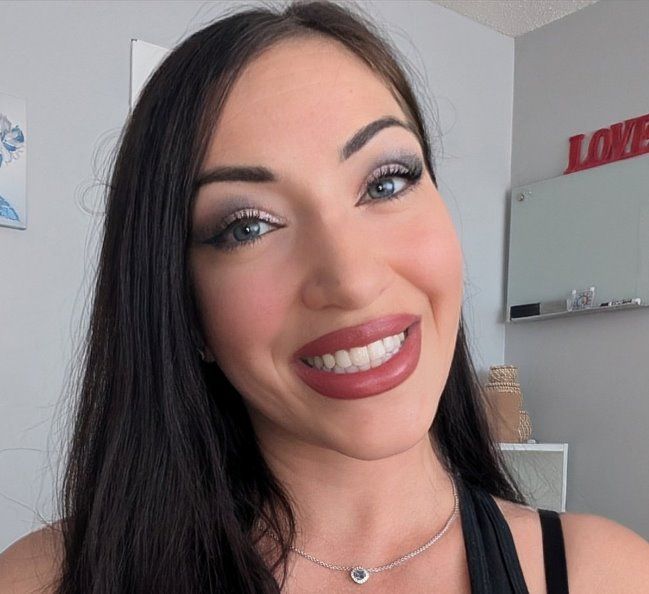 Adriana Caro Wiki, Bio, Net Worth, Age, Height & Career Facts - Knownalytics