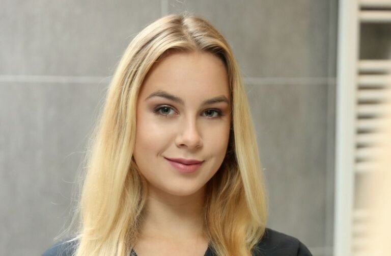 Alecia Fox Wiki, Bio, Net Worth, Age, Height & Career Facts - Knownalytics
