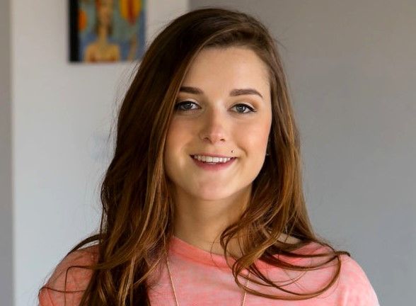 Alex Mae