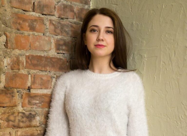 Alita Angel Wiki, Bio, Net Worth, Age, Height & Career Facts - Knownalytics