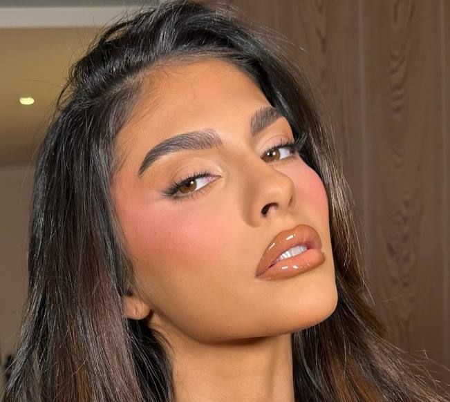 Amanda Trivizas Wiki, Bio, Net Worth, Age, Height & Career Facts - Knownalytics