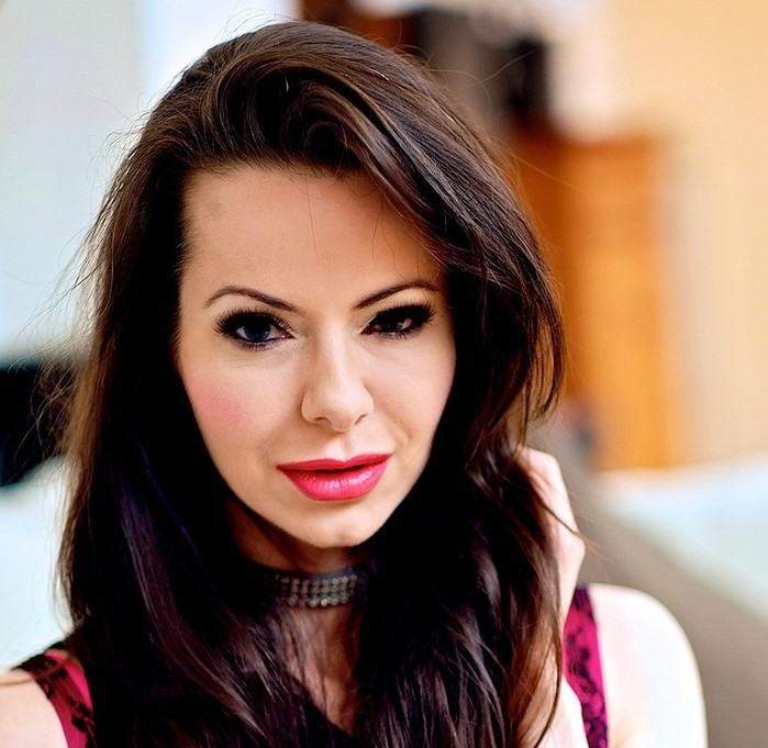 Amica Bentley Wiki, Bio, Net Worth, Age, Height & Career Facts - Knownalytics