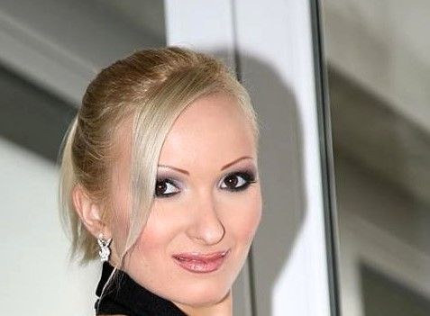 Angela Winter