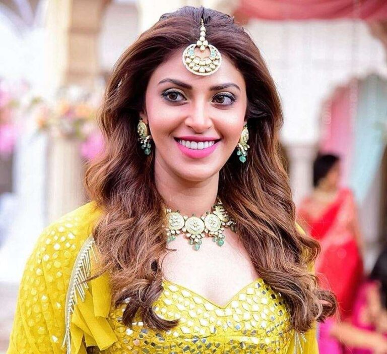 Anushka Ranjan Wiki, Bio, Net Worth, Age, Height & Career Facts - Knownalytics
