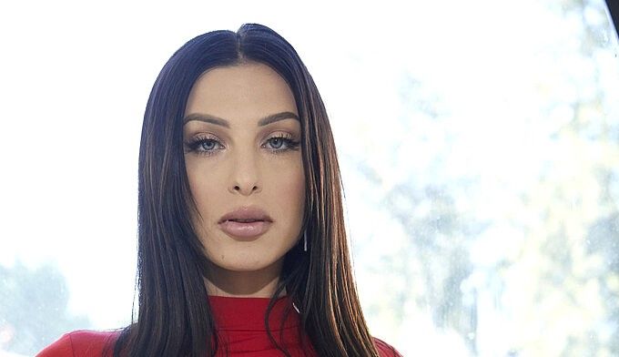 Azul Hermosa Wiki, Bio, Net Worth, Age, Height & Career Facts - Knownalytics