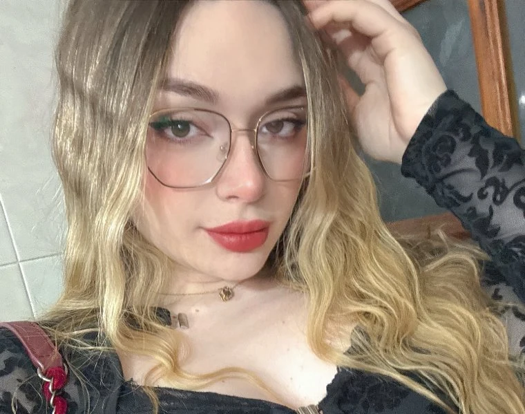 Candy Robbs Wiki, Bio, Net Worth, Age, Height & Career Facts - Knownalytics