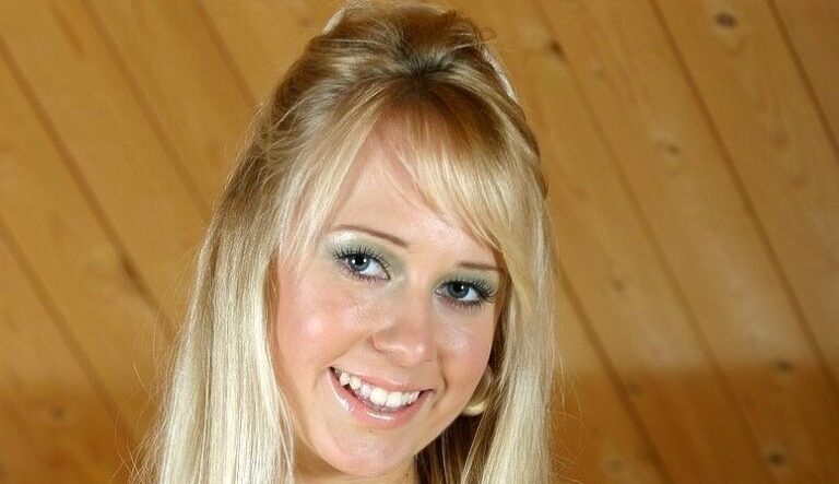 Carla Cox Wiki, Bio, Net Worth, Age, Height & Career Facts - Knownalytics