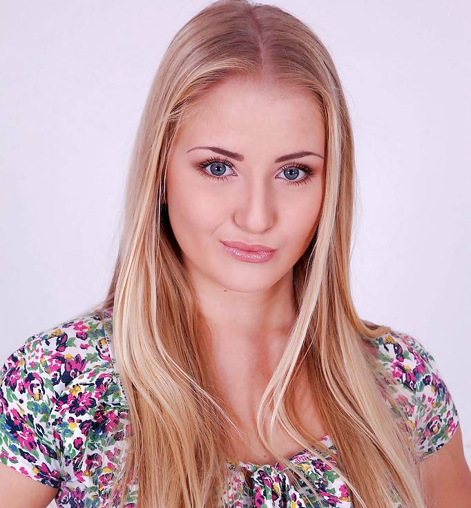 Cayla Lyons
