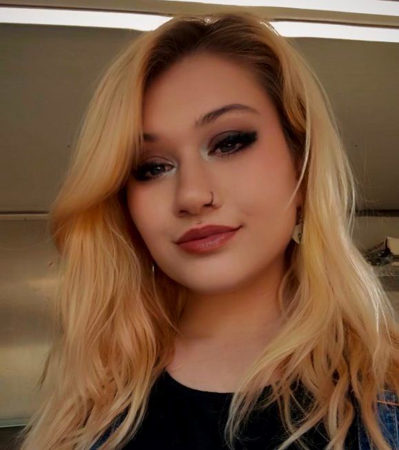 Chloe Chronic Wiki, Bio, Net Worth, Age, Height & Career Facts - Knownalytics