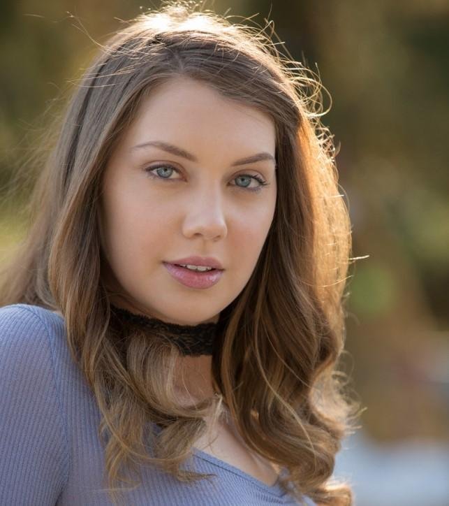 Elena Koshka Wiki, Bio, Net Worth, Age, Height & Career Facts - Knownalytics