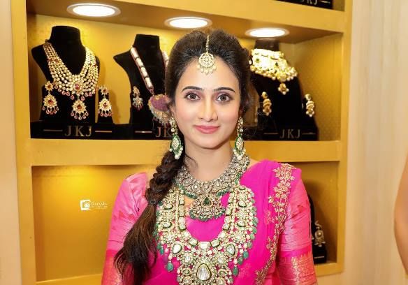 Harshika Poonacha Age, Height, Net Worth, Salary, Annual Income - Knownalytics