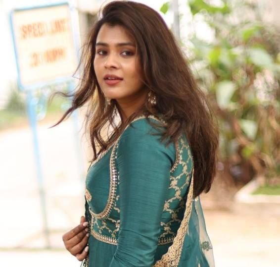 Hebah Patel Wiki, Bio, Net Worth, Age, Height & Career Facts - Knownalytics