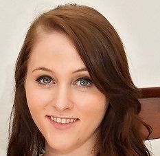 Holly Nowell Wiki, Bio, Net Worth, Age, Height & Career Facts - Knownalytics