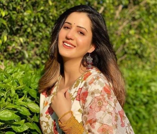 Isha Rikhi Wiki, Bio, Net Worth, Age, Height & Career Facts - Knownalytics