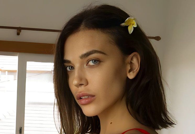 Julia Graff Wiki, Bio, Net Worth, Age, Height & Career Facts - Knownalytics