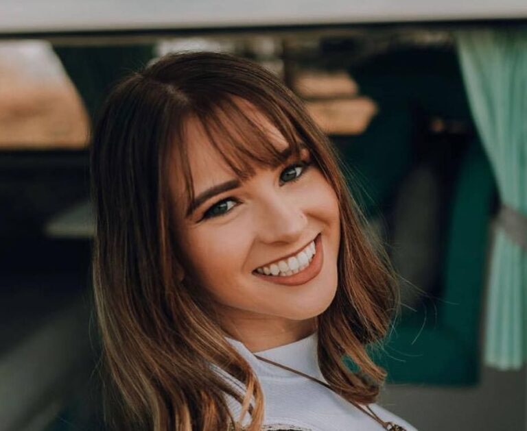 Katee V Age, Wiki, Height, Net Worth, Lifestyle, Career - Knownalytics