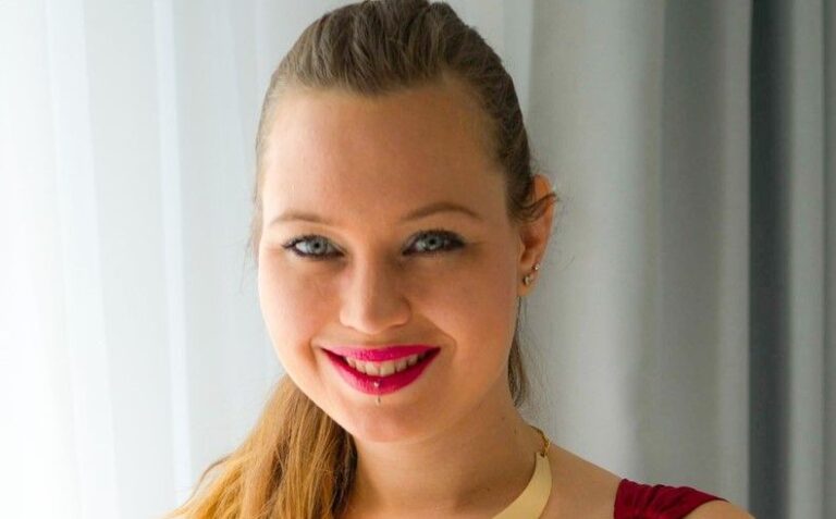 Kira Burn Age, Wiki, Height, Net Worth, Lifestyle, Career - Knownalytics