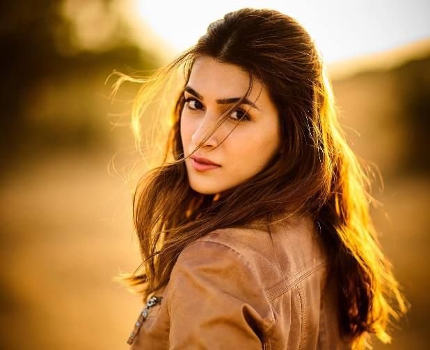 Kriti Sanon Wiki, Bio, Net Worth, Age, Height & Career Facts - Knownalytics