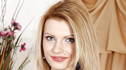 Lana Roberts Age, Height, Net Worth, Salary, Annual Income - Knownalytics