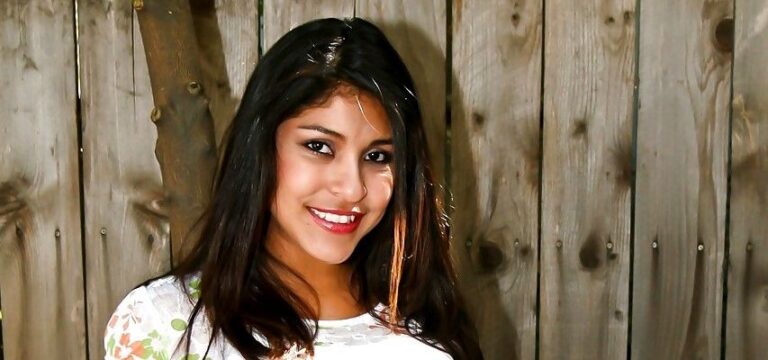 Laurie Vargas Wiki, Bio, Net Worth, Age, Height & Career Facts - Knownalytics