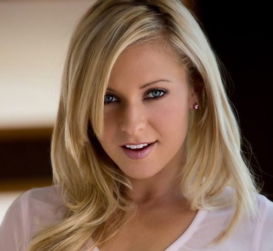 Lena Nicole Wiki, Bio, Net Worth, Age, Height & Career Facts - Knownalytics