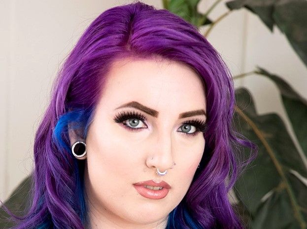 Lola Rayne