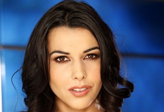 Lou Charmelle Wiki, Bio, Net Worth, Age, Height & Career Facts - Knownalytics