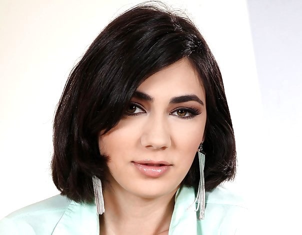 Luna Amor Wiki, Bio, Net Worth, Age, Height & Career Facts - Knownalytics