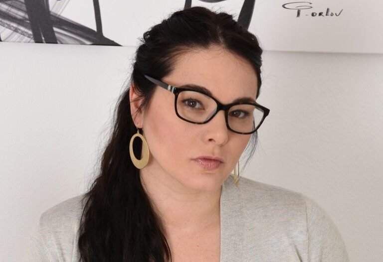 Madeline Blue Age, Wiki, Height, Net Worth, Lifestyle, Career - Knownalytics