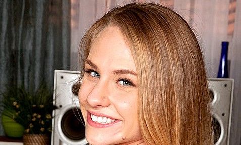 Mallory Starr Wiki, Bio, Net Worth, Age, Height & Career Facts - Knownalytics