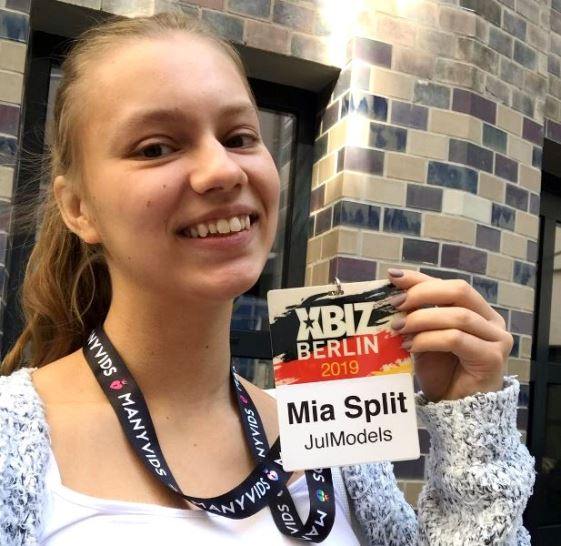 Mia Split