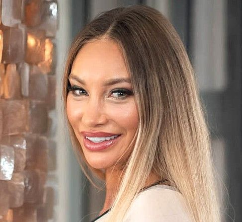 Monika Fox Wiki, Bio, Net Worth, Age, Height & Career Facts - Knownalytics