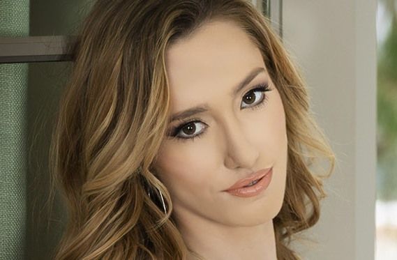 Nicolle Snow Wiki, Bio, Net Worth, Age, Height & Career Facts - Knownalytics