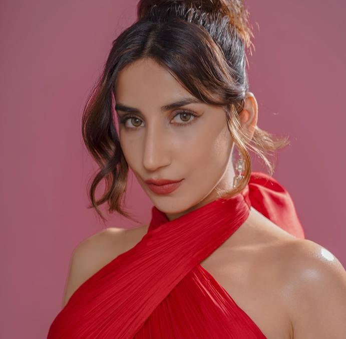 Parul Gulati Age, Wiki, Height, Net Worth, Lifestyle, Career - Knownalytics