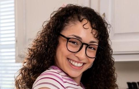 Pixie Smalls Age, Wiki, Height, Net Worth, Lifestyle, Career - Knownalytics