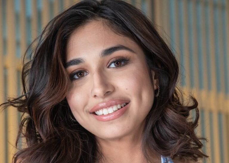 Reina Rae Wiki, Bio, Net Worth, Age, Height & Career Facts - Knownalytics