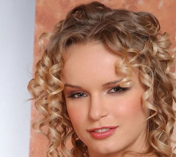 Renata Daninsky Wiki, Bio, Net Worth, Age, Height & Career Facts - Knownalytics