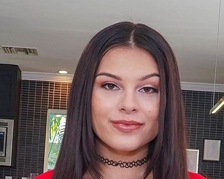 Reyna Delacruz Wiki, Bio, Net Worth, Age, Height & Career Facts - Knownalytics