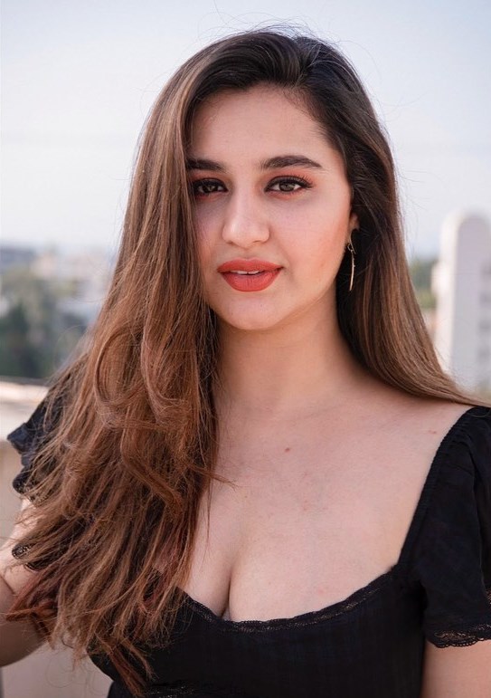Sanaya Pithawalla Wiki, Bio, Net Worth, Age, Height & Career Facts - Knownalytics