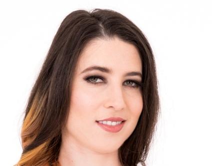 Serena Blair Age, Height, Net Worth, Salary, Annual Income - Knownalytics