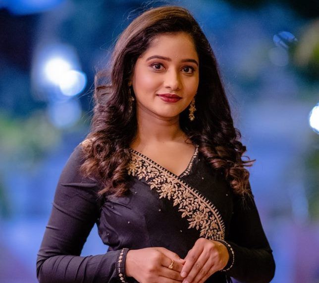 Shilpa Thakre Age, Height, Net Worth, Salary, Annual Income - Knownalytics