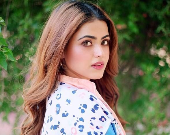 Simi Chahal Wiki, Bio, Net Worth, Age, Height & Career Facts - Knownalytics