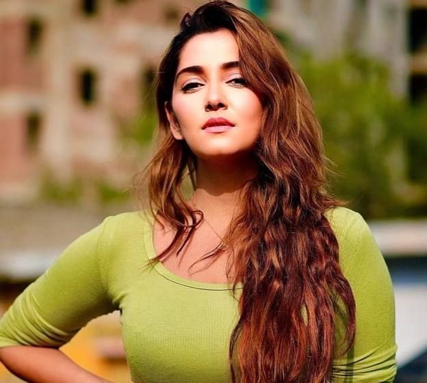 Srishti Jain Wiki, Bio, Net Worth, Age, Height & Career Facts - Knownalytics