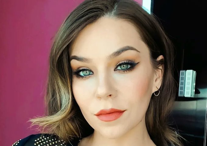 Stephanie Manescu Wiki, Bio, Net Worth, Age, Height & Career Facts - Knownalytics