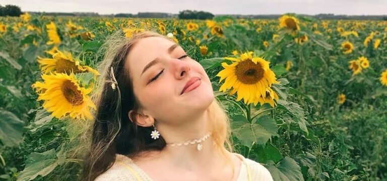 Sunflower Doll Wiki, Bio, Net Worth, Age, Height & Career Facts - Knownalytics