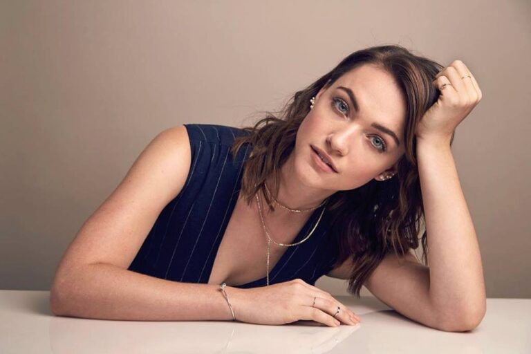 Violett Beane